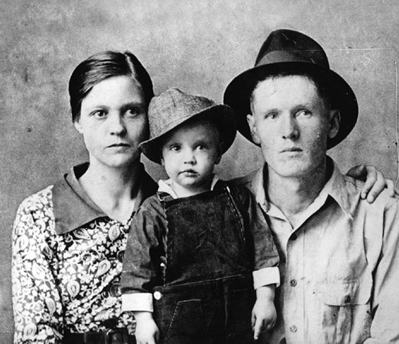 1937-gladys-elvis-vernon-presley